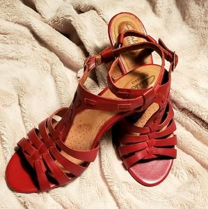 💥New Clarks Artisan Red Leather Sandels